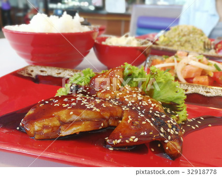 Include Japanese food on the table 32918778