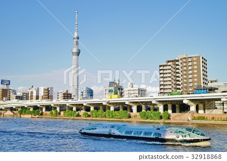 Sumida River and Skytree Sumida River and Skytree 32918868