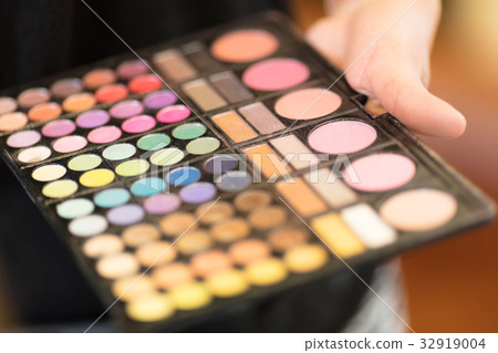 Makeup palette image Makeup palette image 32919004