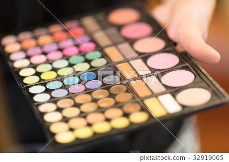 Makeup palette image Makeup palette image 32919005