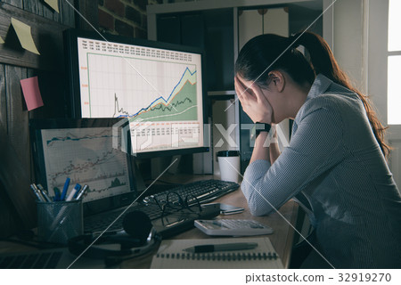 glasses lady in suit sitting computer glasses lady in suit sitting computer 32919270