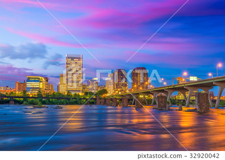 Richmond, Virginia River Skyline 32920042