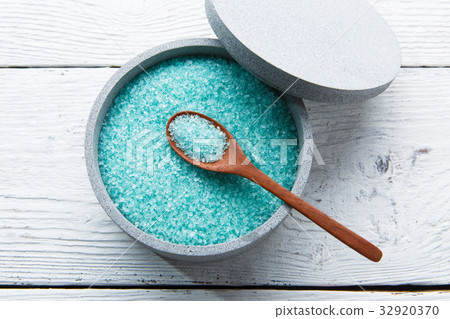 Close-up photo of bath salt Close-up photo of bath salt 32920370