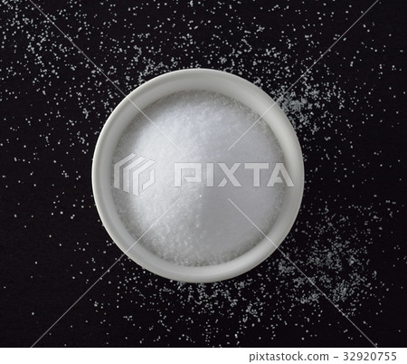 salt in white bowl salt in white bowl 32920755