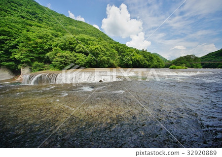 Fubuzuki waterfall 32920889