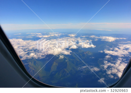Looking out through airplane window Looking out through airplane window 32920983