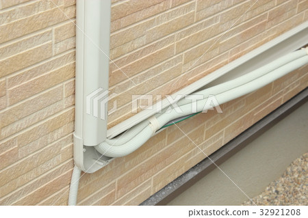 Installation of air conditioner 32921208