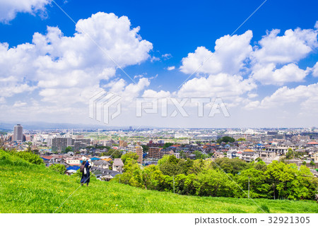 Residential area where the blue sky spreads Residential area where the blue sky spreads 32921305