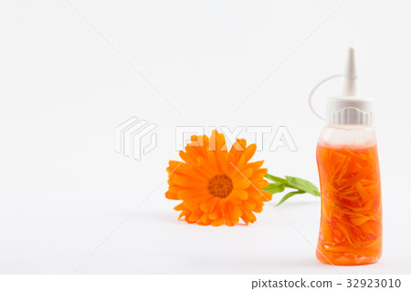 Homemede orange pot marigold flower oil 32923010