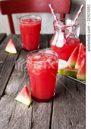 Watermelon juice in glasses on a dark background 32923091