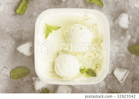 Mint ice cream in bowl on a gray background 32923542