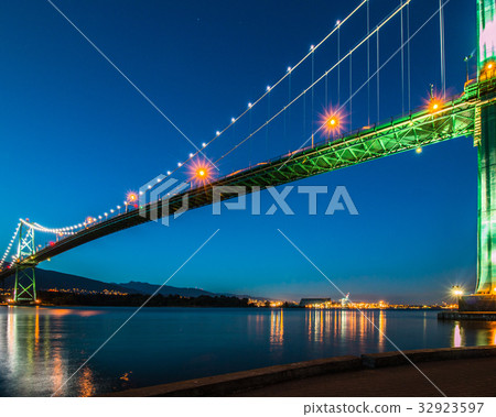 Lions Gate Bridge Lions Gate Bridge 32923597