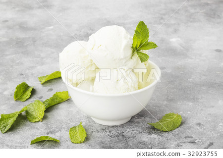Mint ice cream in bowl on a gray background Mint ice cream in bowl on a gray background 32923755