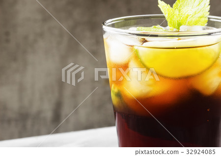 Cocktail Cuba Libre in glass on a dark background Cocktail Cuba Libre in glass on a dark background 32924085
