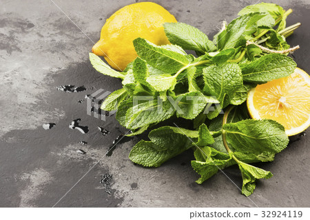 Ingredients for lemonade - lemon, mint Ingredients for lemonade - lemon, mint 32924119