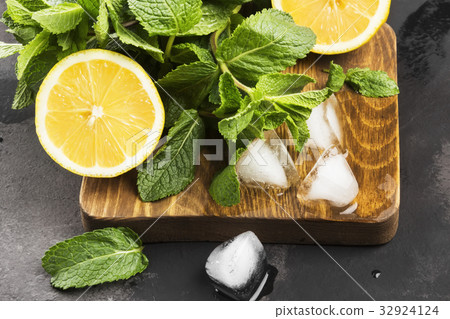 Ingredients for lemonade - lemon, mint, ice Ingredients for lemonade - lemon, mint, ice 32924124