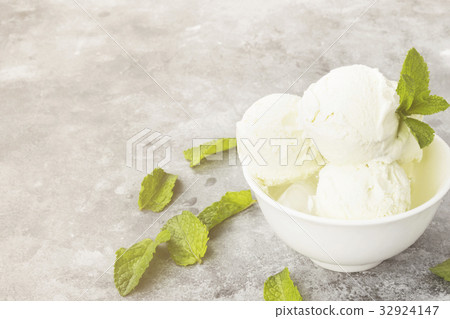 Mint ice cream in bowl on a gray background 32924147