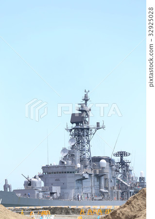 Hitachi Port's escort ship 32925028