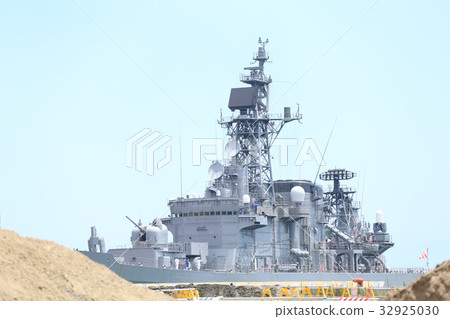 Hitachi Port's escort ship 32925030