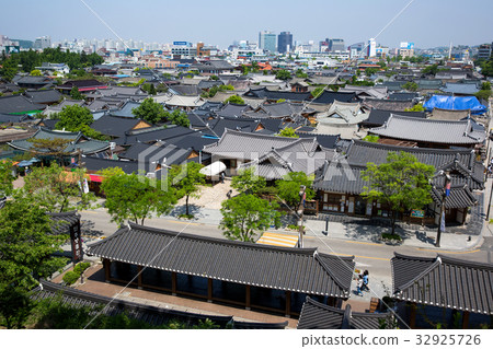 Jeonju Hanok Village, Jeonju City, Jeonbuk, Korea 32925726