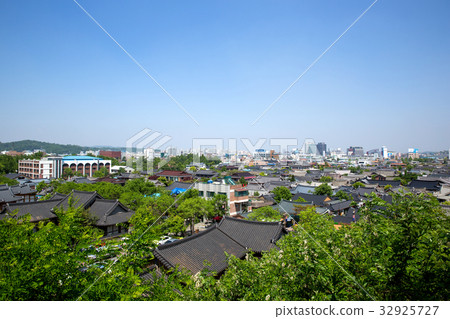 Jeonju Hanok Village, Jeonju City, Jeonbuk, Korea 32925727