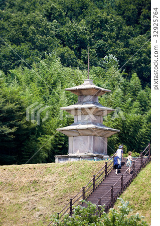 Gyeongju Gangwon-dong East-west three-story pagoda (National Treasure No.112), Gwaneum-siji, Gyeongju, Gyeongbuk, Korea 32925764