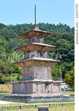 Gyeongju Gangwon-dong East-west three-story pagoda (National Treasure No.112), Gwaneum-siji, Gyeongju, Gyeongbuk, Korea 32925765