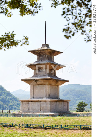 Gyeongju Gangwon-dong East-west three-story pagoda (National Treasure No.112), Gwaneum-siji, Gyeongju, Gyeongbuk, Korea 32925774