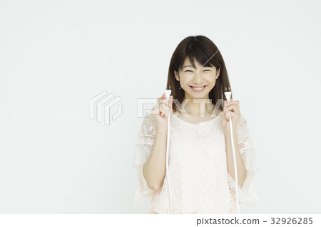 young woman      32926285