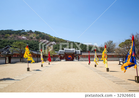 Hwaseong Fortress (Historic Site No. 478), Suwon, Gyeonggi-do, Korea Hwaseong Fortress (Historic Site No. 478), Suwon, Gyeonggi-do, Korea 32926601