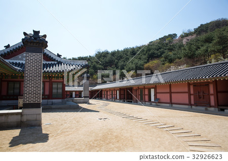 Hwaseong Fortress (Historic Site No. 478), Suwon, Gyeonggi-do, Korea 32926623