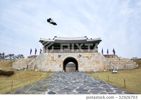 Changryon-moon, Suwon Hwaseong (Historic Site No.3), Suwon, Gyeonggi-do, Korea 32926703