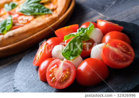 Pizza&Caprese Pizza&Caprese 32926996