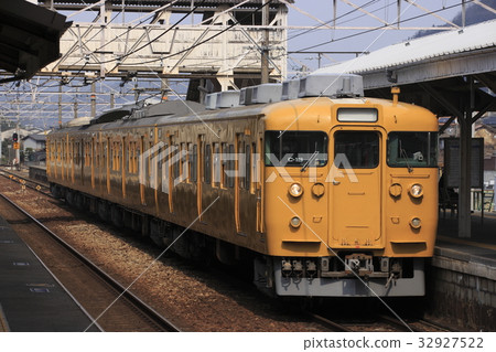Dark yellow Sanyo Main Line 115 series (mounted with AU13E cooler) Dark yellow Sanyo Main Line 115 series (mounted with AU13E cooler) 32927522