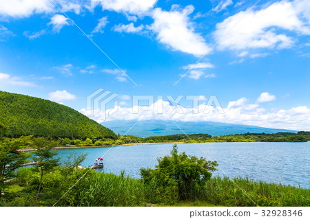 Mt.Fuji湖Tanuki清楚的天空藍天新綠色 Mt.Fuji湖Tanuki清楚的天空藍天新綠色 32928346