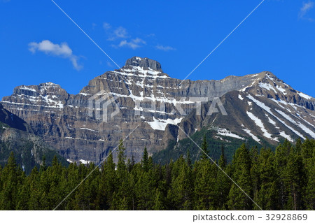 Mountains from the Canadian Rockies Herbert Lake Mountains from the Canadian Rockies Herbert Lake 32928869