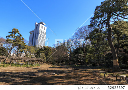 Urban scenery (Tokyo, Korakuen, winter edition) Urban scenery (Tokyo, Korakuen, winter edition) 32928897