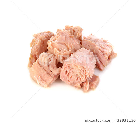 Tuna. Canned fish isolated on white 32931136