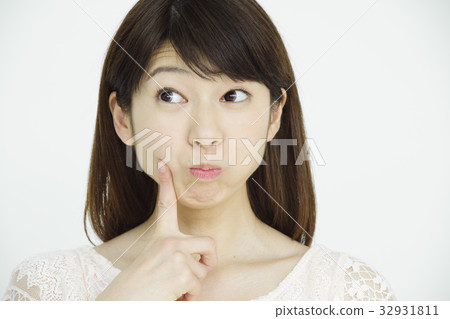 Young lady's portrait 32931811