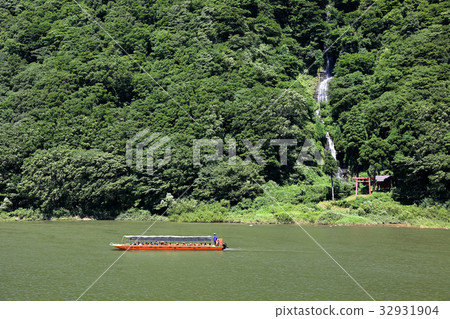 Mogami river boat downtown Shiraito Falls Mogami river boat downtown Shiraito Falls 32931904