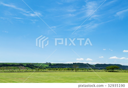 Lawn square and summer sky 32935190