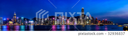 A panoramic view of Hong Kong from the Kowloon Peninsula 32936837