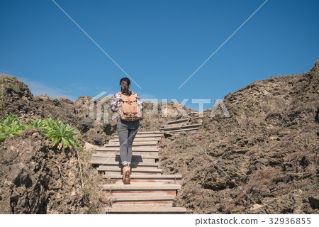 hiker, traveler,adventurer concept 32936855