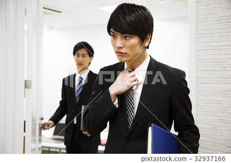 Office business meeting Office business meeting 32937166