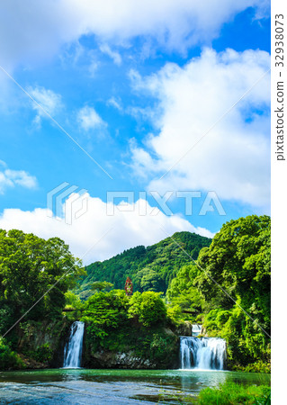 新鮮的綠色嬉野市，佐賀縣都市瀑布 32938073