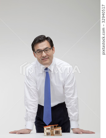 Businessman 32940517