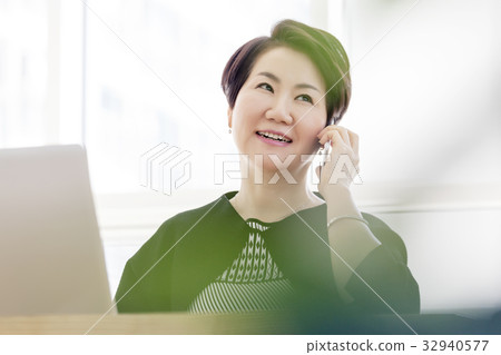 Business woman Business woman 32940577