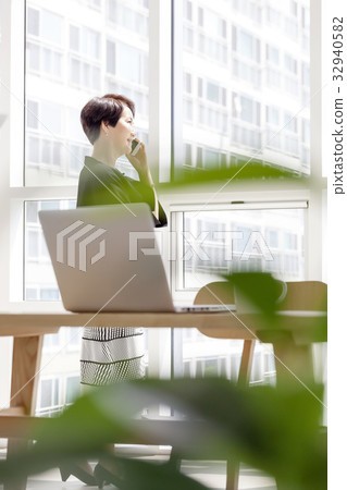 Business woman 32940582