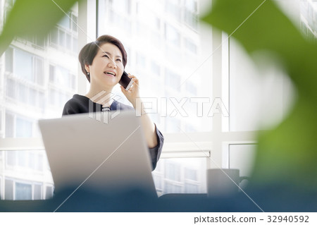 Business woman 32940592