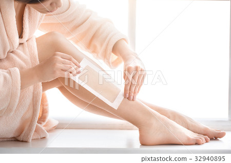 Young woman body care at home indoors Young woman body care at home indoors 32940895
